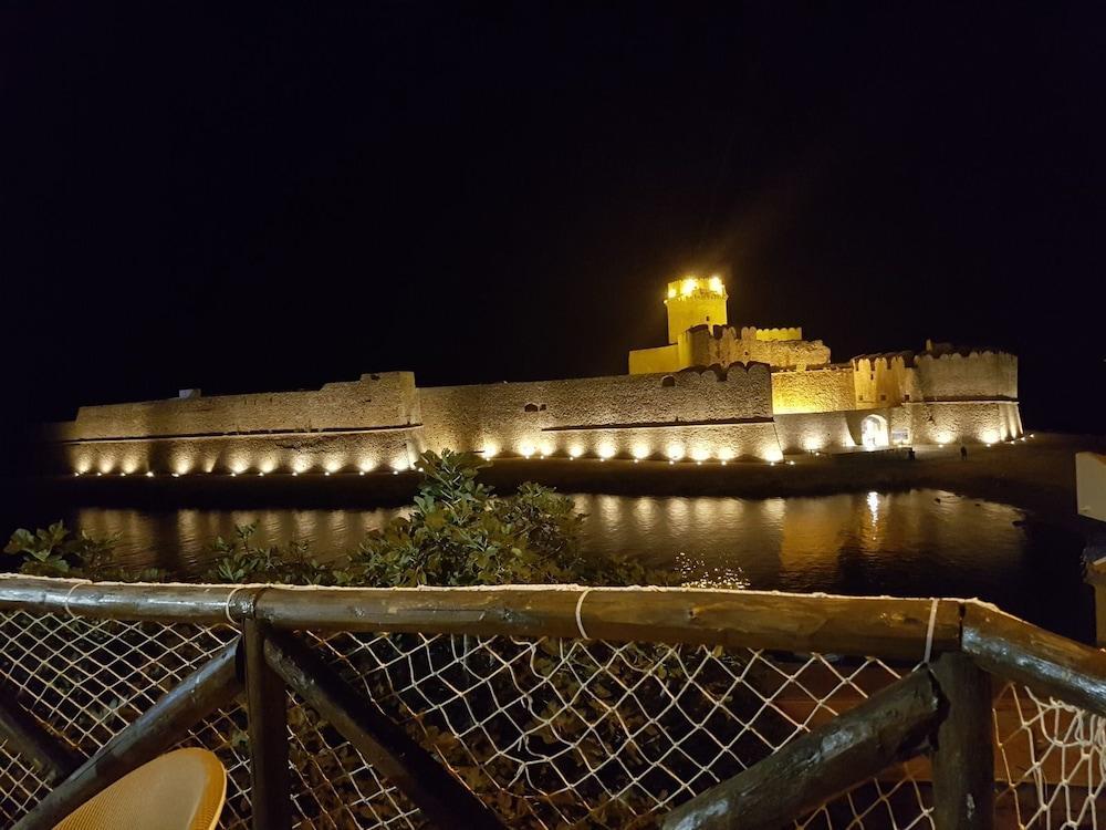 Hotel La Calabrese Isola Di Capo Rizzuto Exterior photo